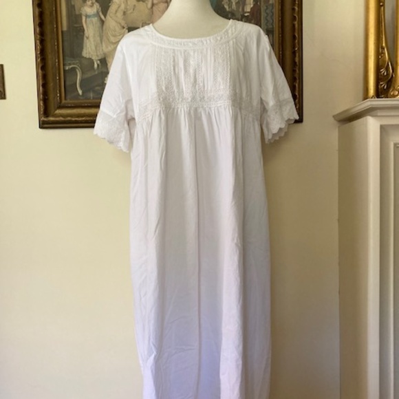Vintage Style Floor Length Cotton Nightgown - Picture 3 of 10